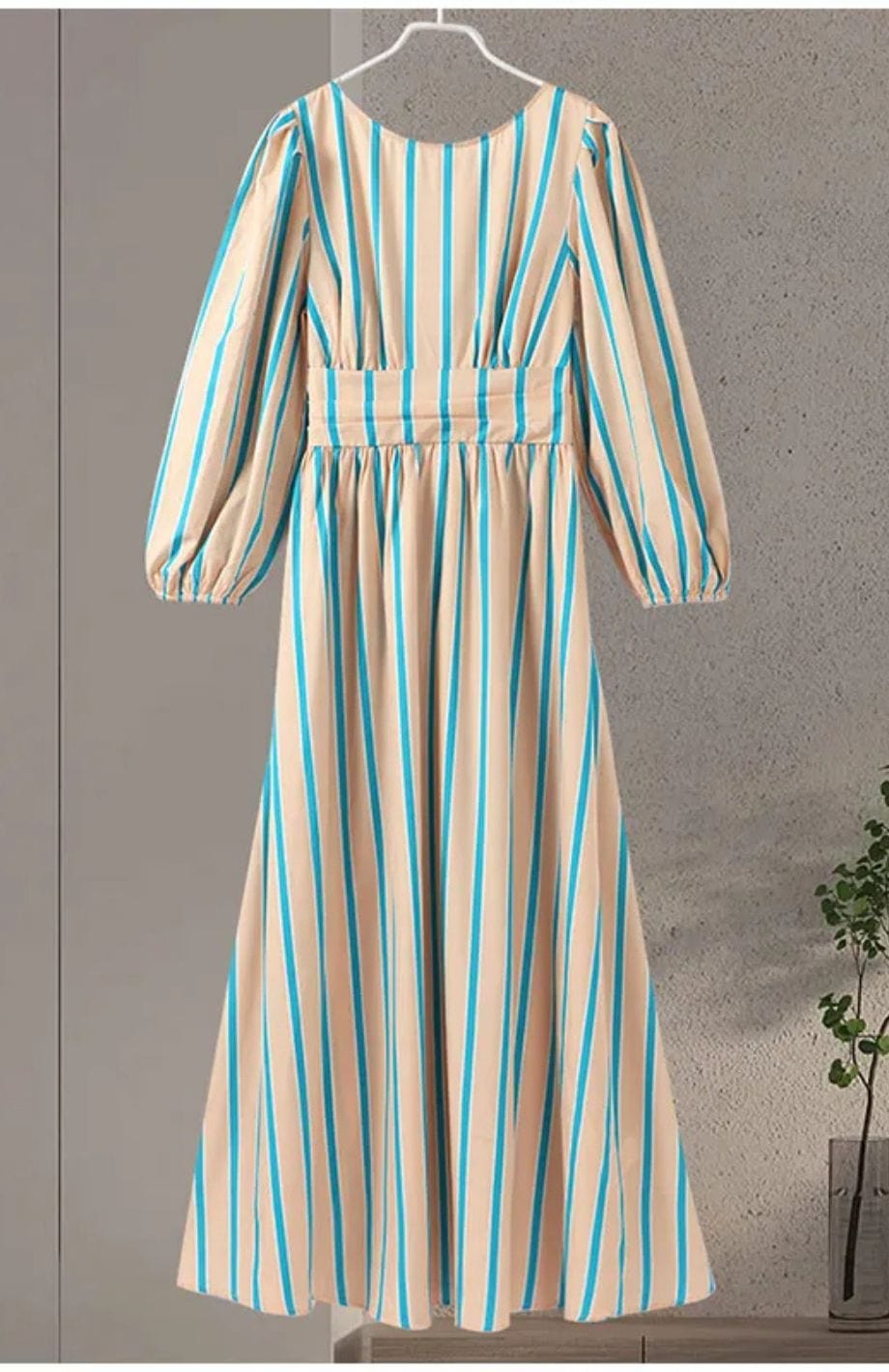 Diana - Elegantes, gestreiftes, rückenfreies Maxikleid