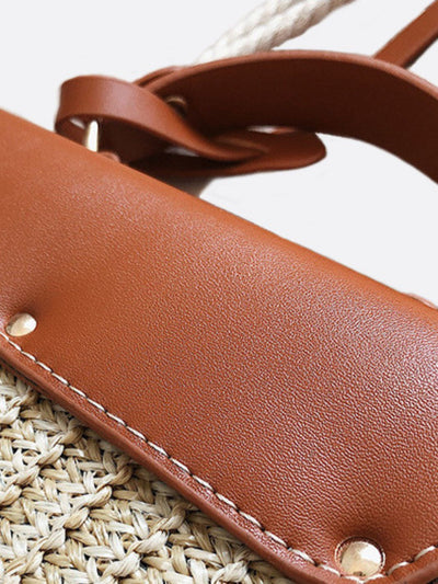 Livia | Kleine Damen-Strohtasche mit schwarzer Kunstleder-Klappe, Henkel & abnehmbarem Schultergurt – Crossbody- & Handtasche für Sommer