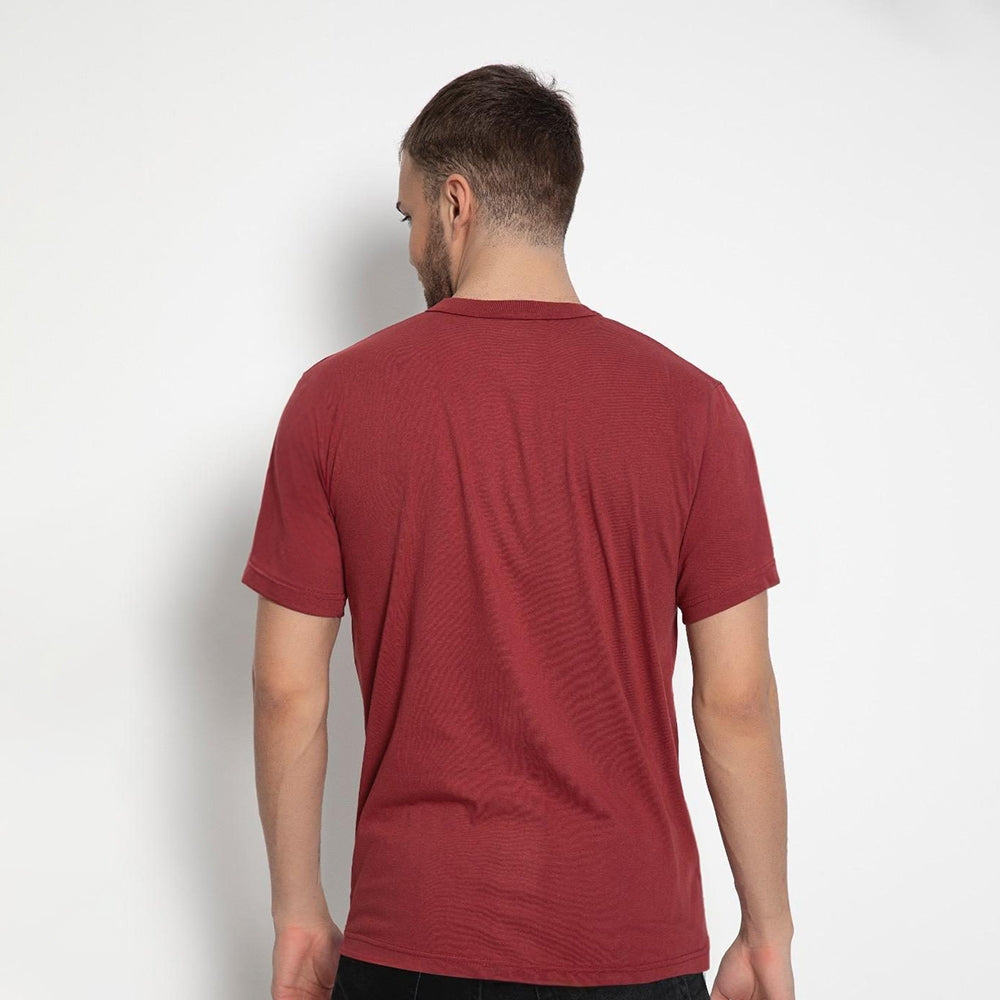 Set aus 3 Herren T- Shirts, 100% Baumwolle (strapazierfähig), Doppelkragen (verbreitert sich nicht), Reguläre Passform (komfortabel), Weinrot (Bordeaux), für jeden St