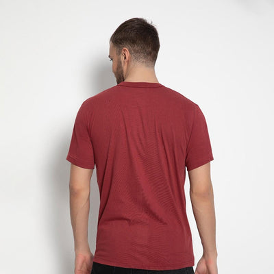 Set aus 3 Herren T- Shirts, 100% Baumwolle (strapazierfähig), Doppelkragen (verbreitert sich nicht), Reguläre Passform (komfortabel), Weinrot (Bordeaux), für jeden St