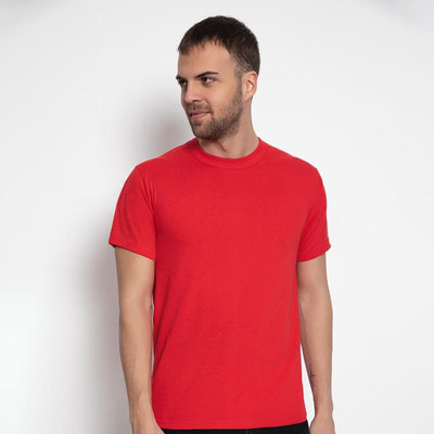 Set aus 3 Herren T- Shirts, 100% Baumwolle (strapazierfähig), Doppelkragen (verbreitert sich nicht), Reguläre Passform (komfortabel), ROT (für jeden Stil)