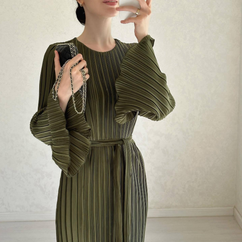 Christina | Neues elegantes Kleid mit ausgestellten Ärmeln