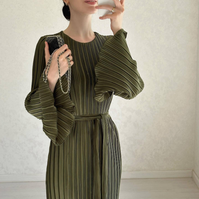 Christina | Neues elegantes Kleid mit ausgestellten Ärmeln