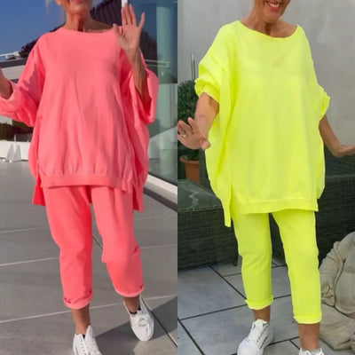 Sena | Rundhalsausschnitt mit Schlitz. Fluoreszierender Freizeitanzug für Damen