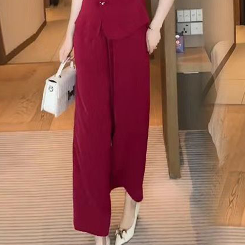 Delia | Kurzärmeliges Oberteil mit V-Ausschnitt und passende Hose