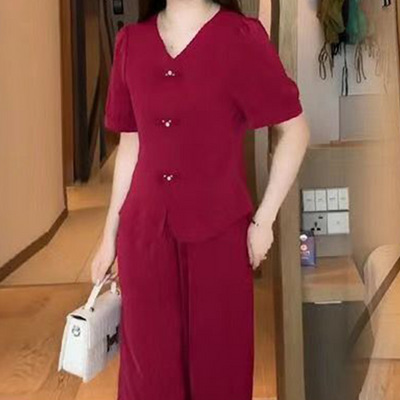 Delia | Kurzärmeliges Oberteil mit V-Ausschnitt und passende Hose