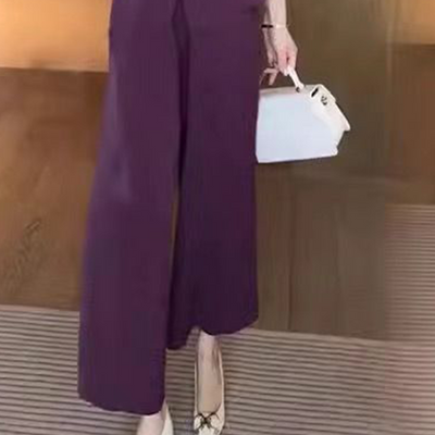 Delia | Kurzärmeliges Oberteil mit V-Ausschnitt und passende Hose