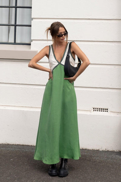 Midi Kleid mit Velours-Effekt in eleganten Achatfarben